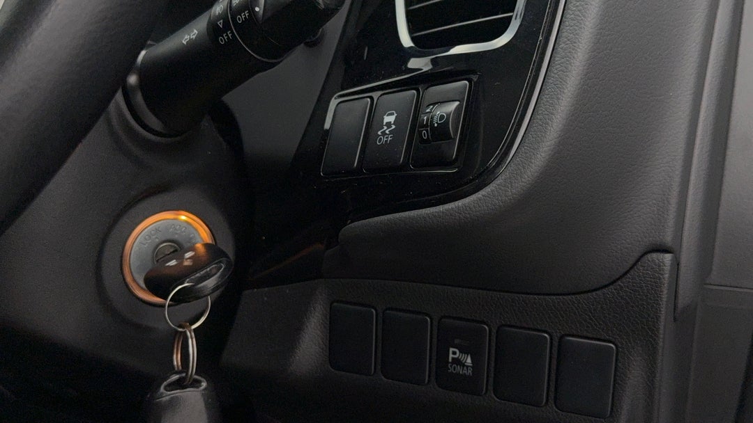 2014 Mitsubishi Outlander Es (4x4), Automatic, 114902 km, Utility Switches/Buttons