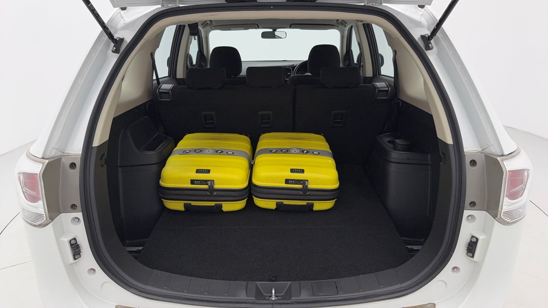 2014 Mitsubishi Outlander Es (4x4), Automatic, 114902 km, Boot Inside View with Luggage