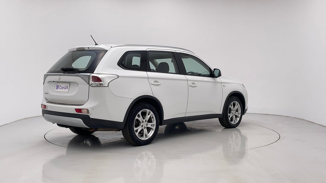 2014 Mitsubishi Outlander Es (4x4), Automatic, 114902 km, Right Back Diagonal (45- Degree) View