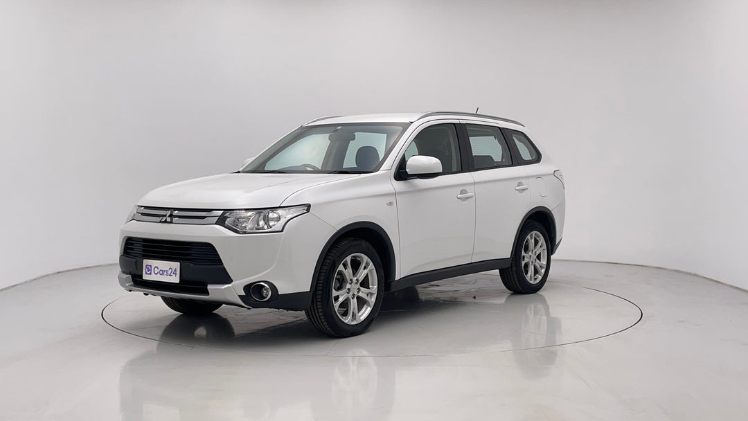 2014 Mitsubishi Outlander Es (4x4), Automatic, 114902 km, Left Front Diagonal (45- Degree) View