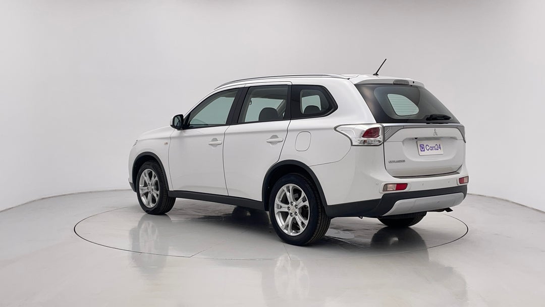 2014 Mitsubishi Outlander Es (4x4), Automatic, 114902 km, Left Back Diagonal (45- Degree) View