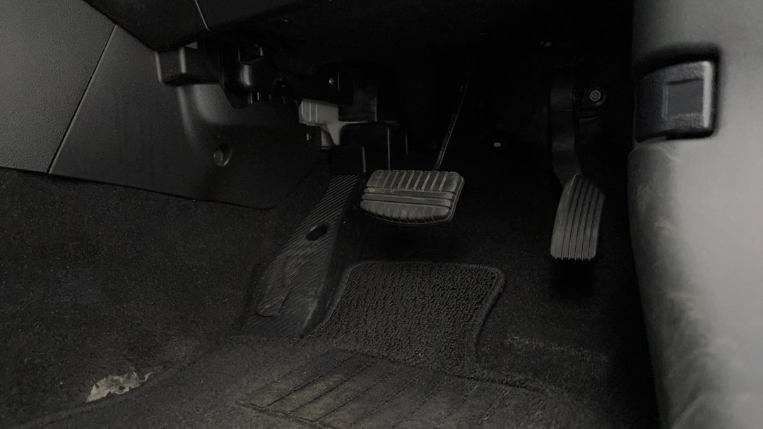 2014 Mitsubishi Outlander Es (4x4), Automatic, 114902 km, Pedals and Footmat