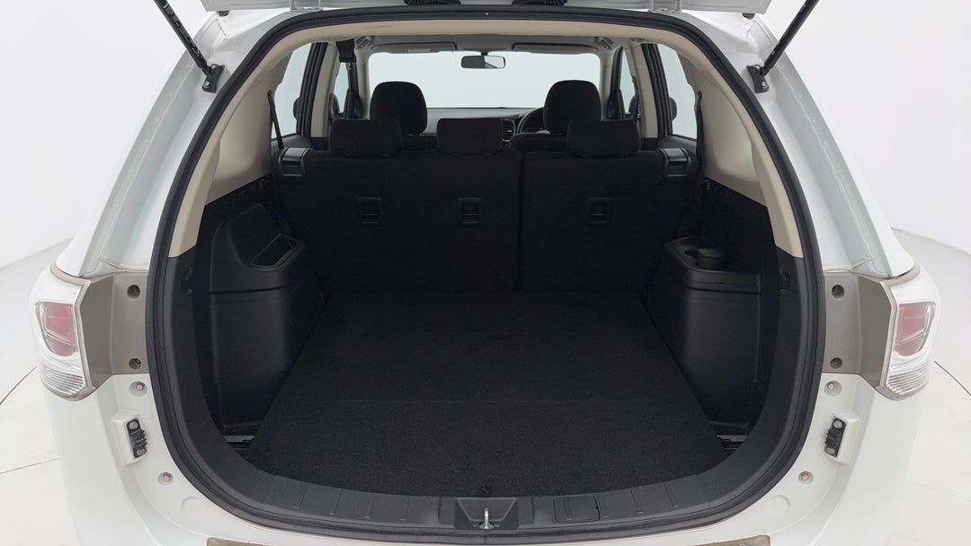 2014 Mitsubishi Outlander Es (4x4), Automatic, 114902 km, Boot Inside View