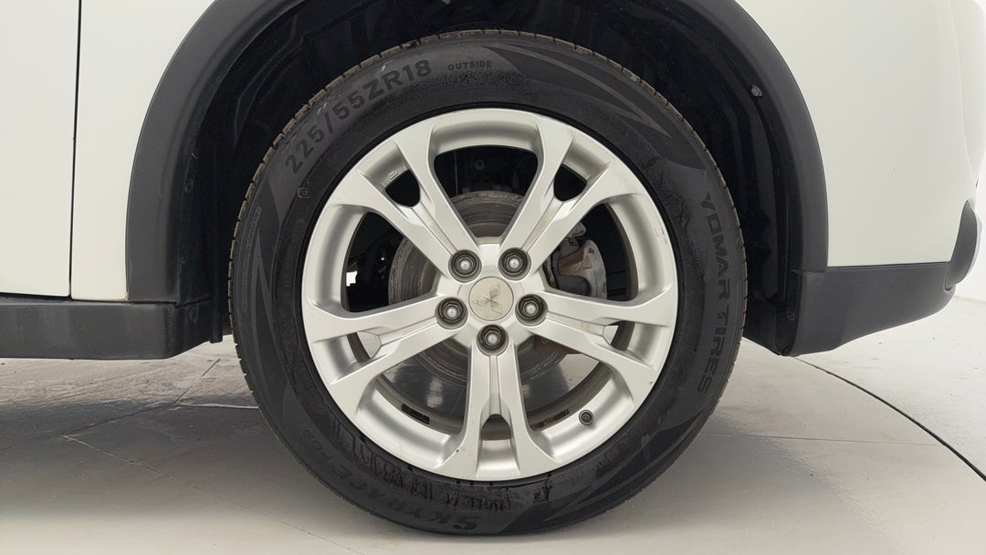 2014 Mitsubishi Outlander Es (4x4), Automatic, 114902 km, Right Front Wheel