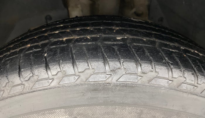 2017 Mahindra XUV500 W10 1.99, Diesel, Manual, 71,597 km, Left Front Tyre Tread