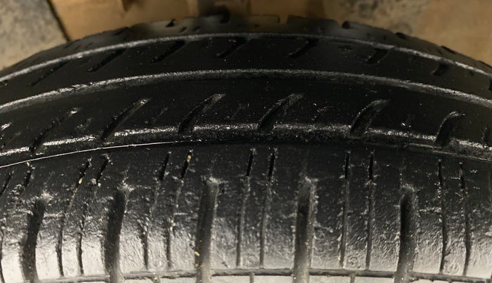 2015 Renault Kwid RXE, Petrol, Manual, 24,867 km, Left Front Tyre Tread