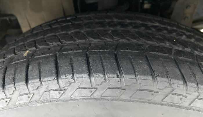 2014 Mahindra Scorpio S4, Diesel, Manual, 65,048 km, Left Front Tyre Tread