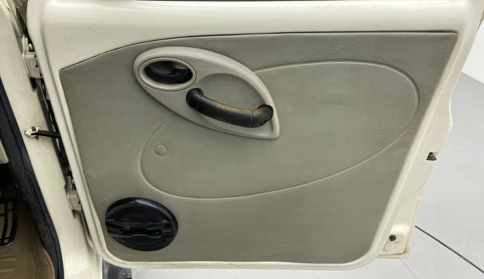 2014 Mahindra Scorpio S4, Diesel, Manual, 65,048 km, Driver Side Door Panels Control