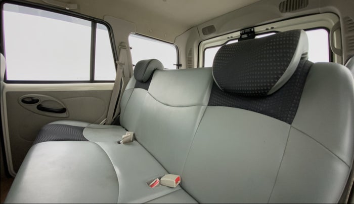 2014 Mahindra Scorpio S4, Diesel, Manual, 65,048 km, Right Side Rear Door Cabin