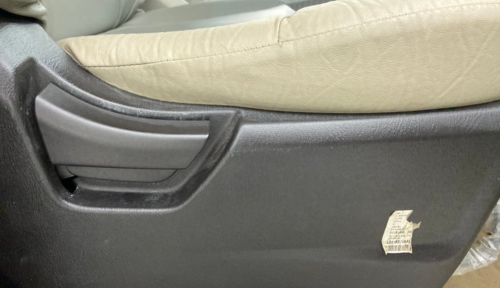 2014 Mahindra Scorpio S4, Diesel, Manual, 65,048 km, Driver Side Adjustment Panel