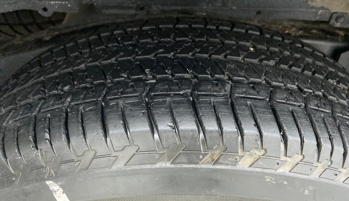 2014 Mahindra Scorpio S4, Diesel, Manual, 65,048 km, Right Rear Tyre Tread