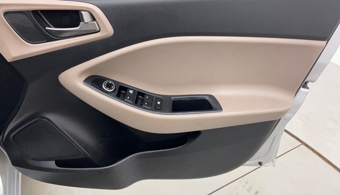 2017 Hyundai Elite i20 Magna Executive 1.2, Petrol, Manual, 19,779 km, Driver Side Door Panels Control