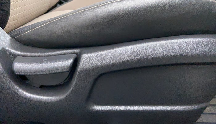2017 Hyundai Elite i20 Magna Executive 1.2, Petrol, Manual, 19,779 km, Driver Side Adjustment Panel