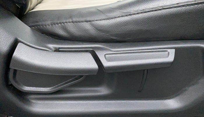 2019 Hyundai VENUE SX 1.0 TURBO, Petrol, Manual, 41,289 km, Driver Side Adjustment Panel