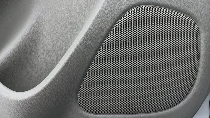 Chevrolet Malibu-Speakers