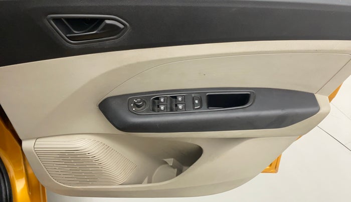 2019 Renault TRIBER 1.0 RXT, Petrol, Manual, 31,240 km, Driver Side Door Panels Control