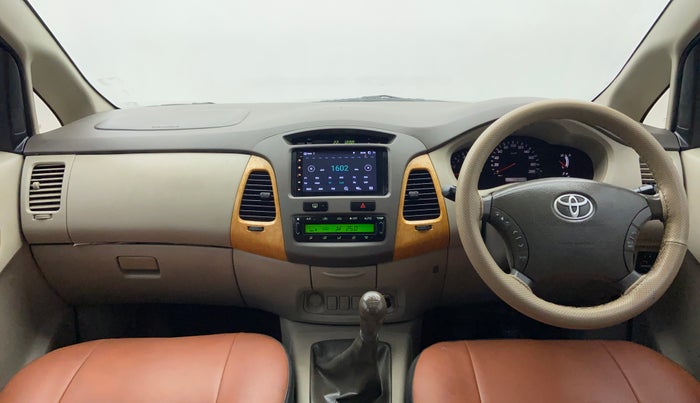 2010 Toyota Innova 2.5 V 8 STR, Diesel, Manual, 1,18,656 km, Dashboard