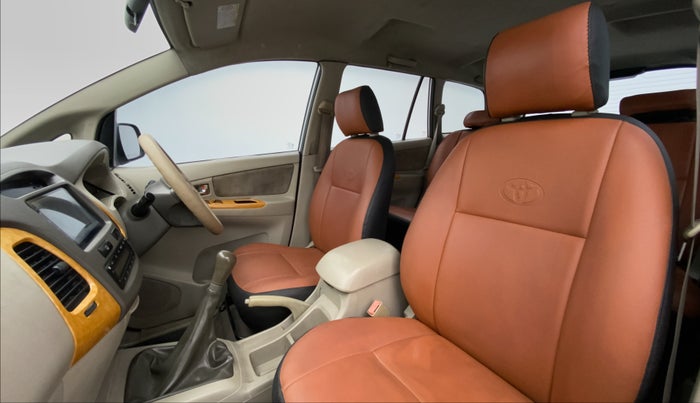 2010 Toyota Innova 2.5 V 8 STR, Diesel, Manual, 1,18,656 km, Right Side Front Door Cabin