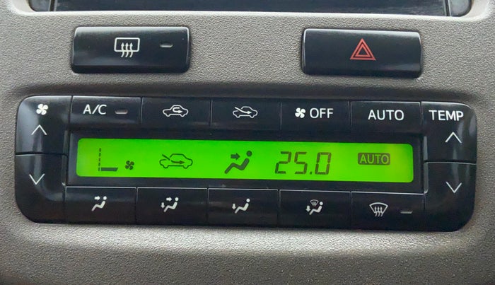 2010 Toyota Innova 2.5 V 8 STR, Diesel, Manual, 1,18,656 km, Automatic Climate Control