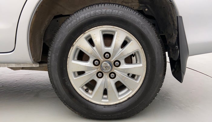 2010 Toyota Innova 2.5 V 8 STR, Diesel, Manual, 1,18,656 km, Left Rear Wheel