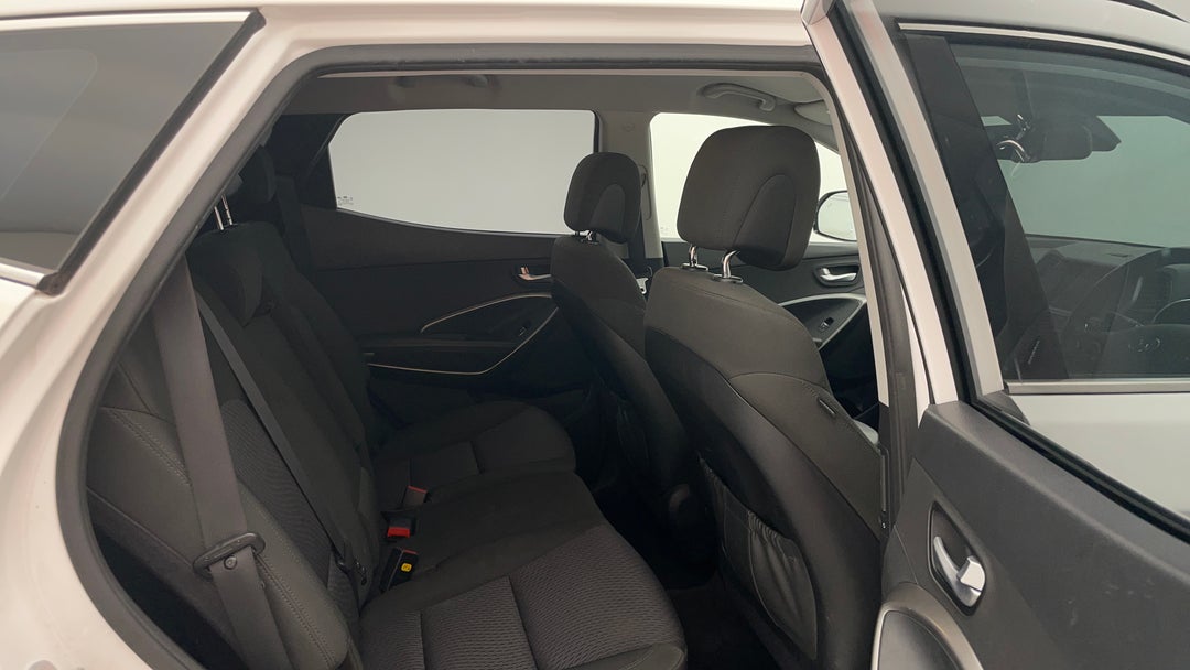 2017 Hyundai Santa Fe Active Crdi (4x4), Automatic, 115252 km, Right Side Rear Door Cabin View