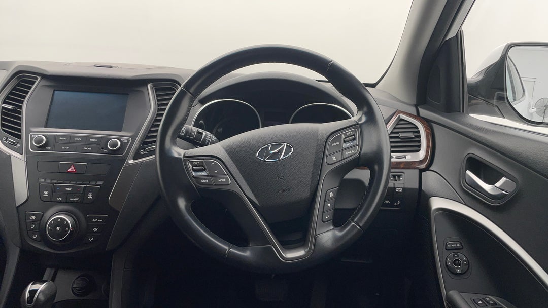 2017 Hyundai Santa Fe Active Crdi (4x4), Automatic, 115252 km, Steering Wheel Close-up