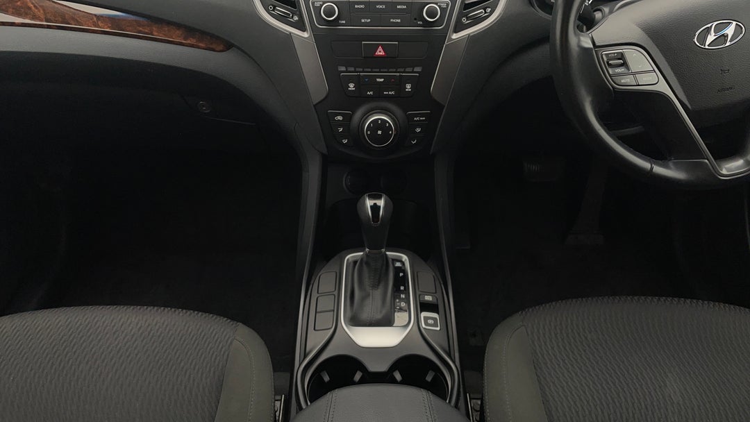 2017 Hyundai Santa Fe Active Crdi (4x4), Automatic, 115252 km, Gear Lever 