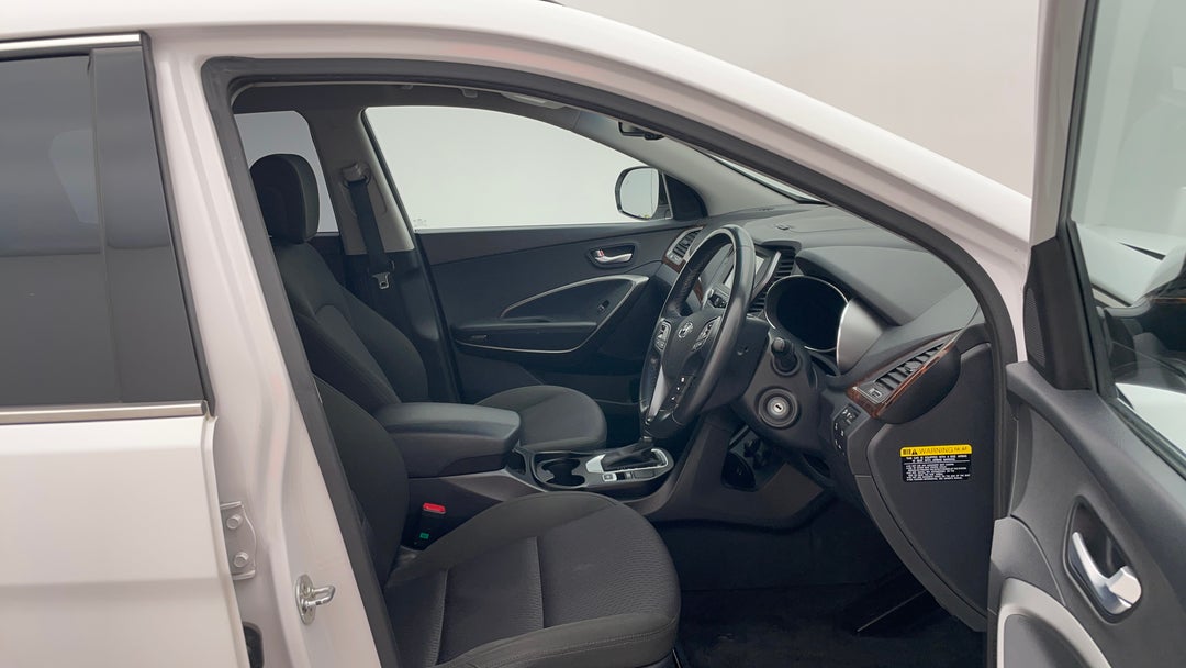 2017 Hyundai Santa Fe Active Crdi (4x4), Automatic, 115252 km, Right Side Front Door Cabin View