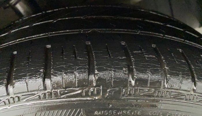2014 Hyundai Xcent SX 1.2 (O), Petrol, Manual, 29,695 km, Left Front Tyre Tread