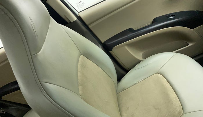 2011 Hyundai i10 MAGNA 1.1, Petrol, Manual, 87,283 km, Front left seat (passenger seat) - Cover slightly torn