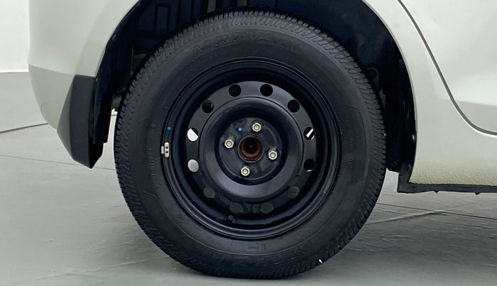 2015 Maruti Swift VXI D, Petrol, Manual, 54,070 km, Right Rear Wheel
