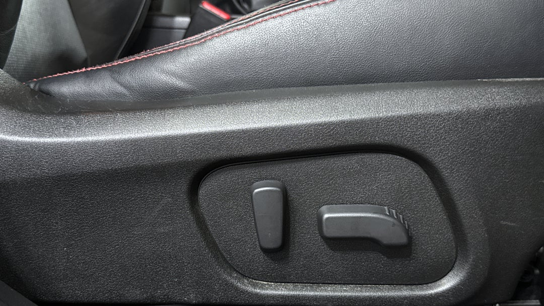 2015 Subaru WRX Premium (AWD), Manual, 92144 km, Drivers Side Adjustment Panel