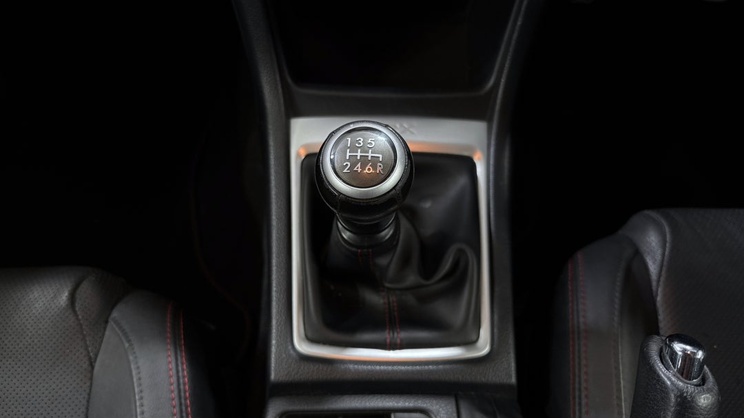 2015 Subaru WRX Premium (AWD), Manual, 92144 km, Gear Lever 