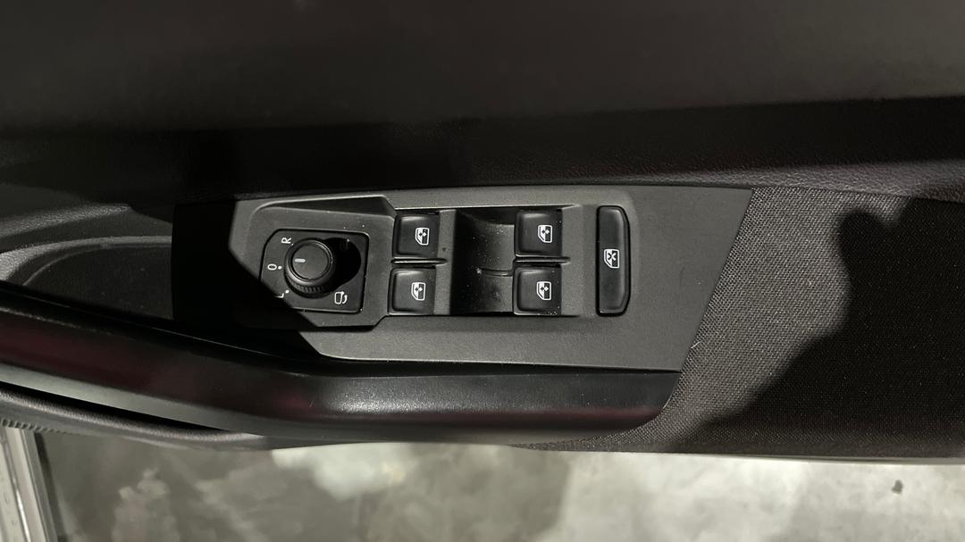 2024 Volkswagen Polo Life, Automatic, 27782 km, Drivers Side Door Panel Controls