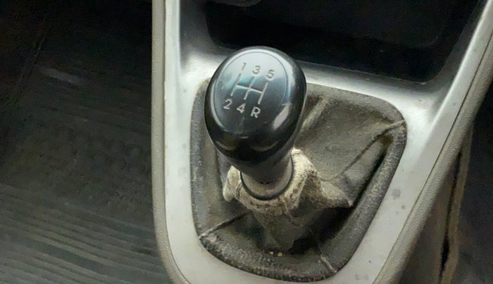 2012 Hyundai i10 MAGNA 1.1, Petrol, Manual, 59,241 km, Gear lever - Boot cover slightly torn