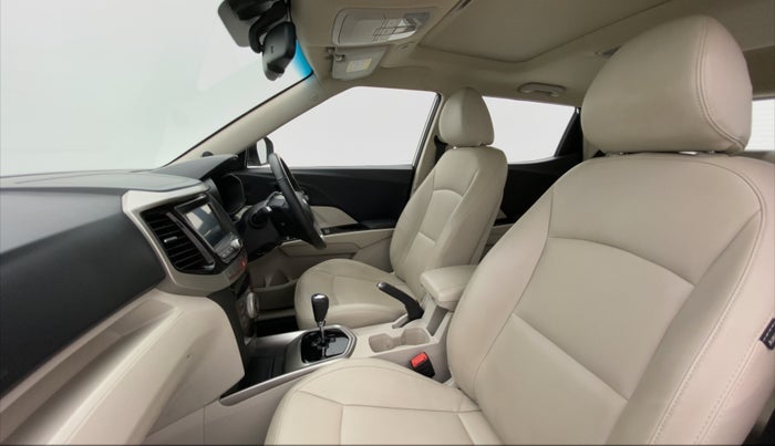 2020 Mahindra XUV300 W8 (O) DIESEL  AT, Diesel, Automatic, 23,797 km, Right Side Front Door Cabin View