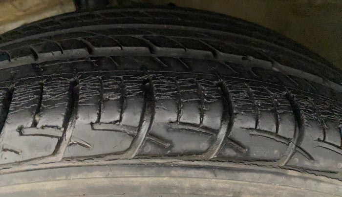 2015 Maruti Swift Dzire ZDI, Diesel, Manual, 30,526 km, Right Front Tyre Tread