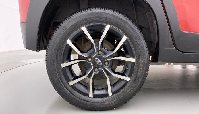 2018 Mahindra KUV 100 NXT K8 P 6 STR DUAL TONE, Petrol, Manual, 46,310 km, Right Rear Wheel