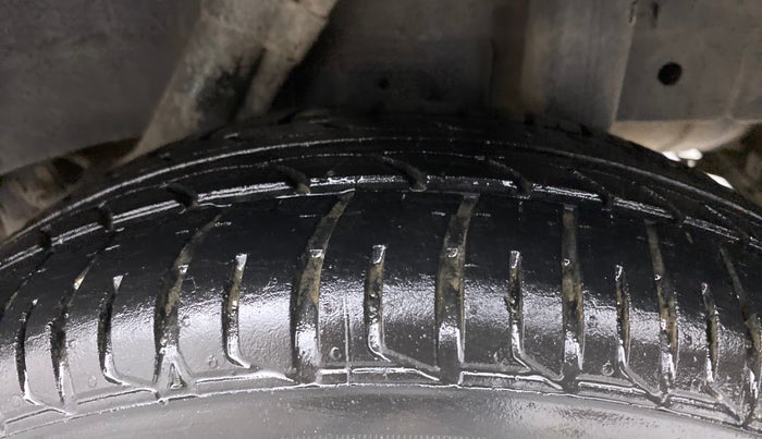 2018 Mahindra KUV 100 NXT K8 P 6 STR DUAL TONE, Petrol, Manual, 46,310 km, Left Rear Tyre Tread