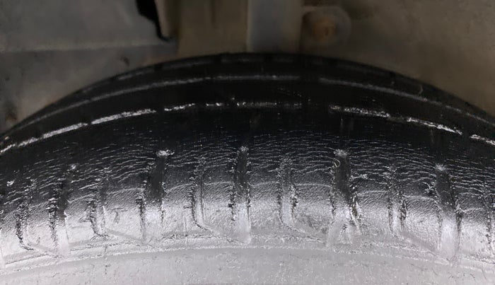 2018 Mahindra KUV 100 NXT K8 P 6 STR DUAL TONE, Petrol, Manual, 46,310 km, Left Front Tyre Tread