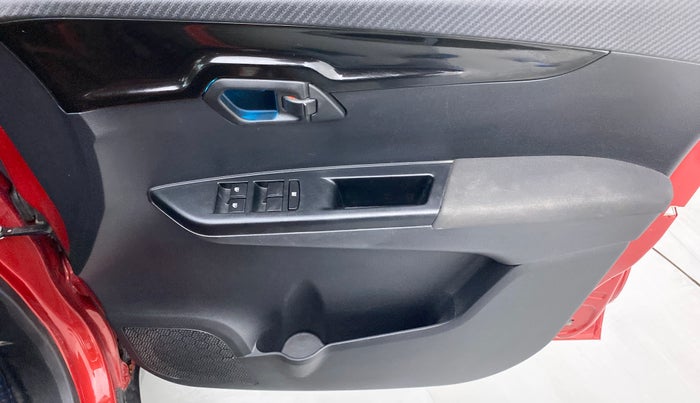 2018 Mahindra KUV 100 NXT K8 P 6 STR DUAL TONE, Petrol, Manual, 46,310 km, Driver Side Door Panels Control