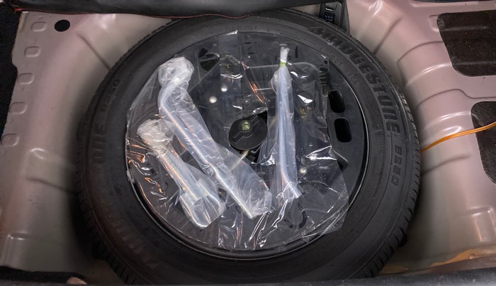 2018 Mahindra KUV 100 NXT K8 P 6 STR DUAL TONE, Petrol, Manual, 46,310 km, Spare Tyre