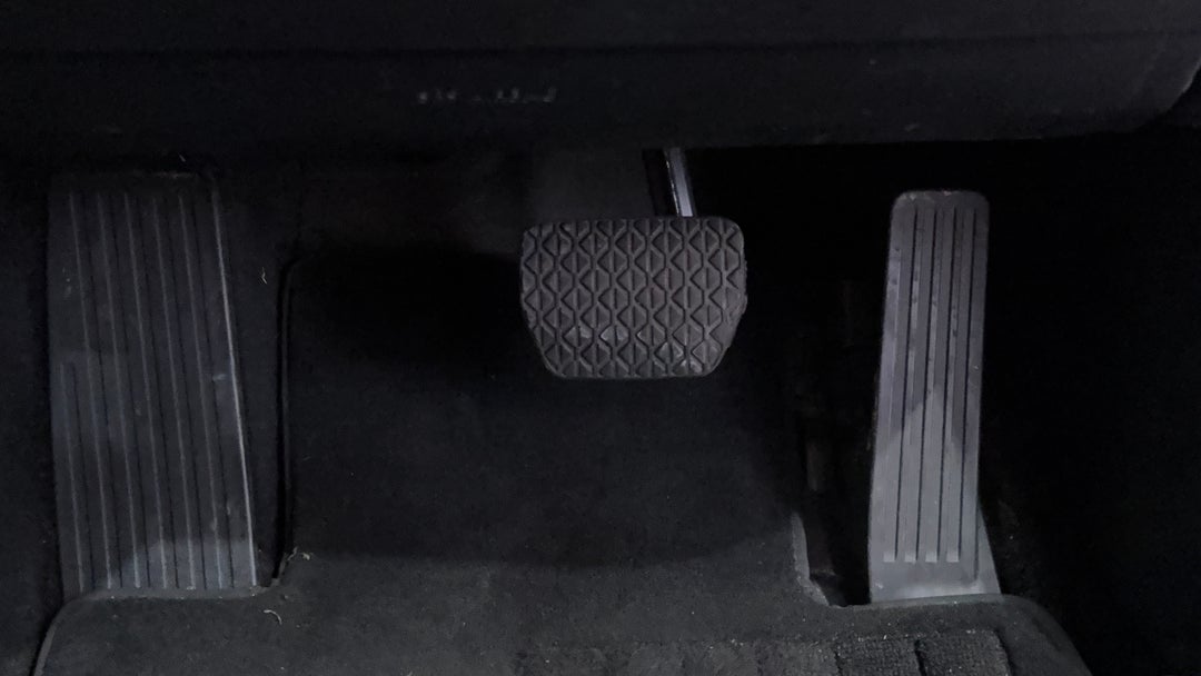 2020 Mazda 3 G25 Astina, Automatic, 72918 km, Pedals and Footmat