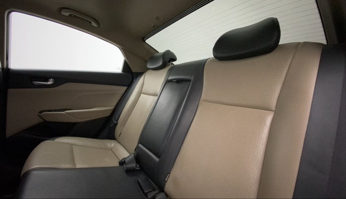 2017 Hyundai Verna 1.6 CRDI SX (O), Diesel, Manual, 89,336 km, Right Side Rear Door Cabin