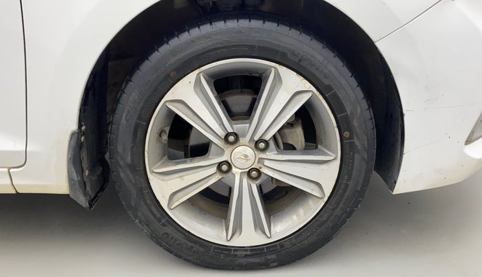 2017 Hyundai Verna 1.6 CRDI SX (O), Diesel, Manual, 89,336 km, Right Front Wheel