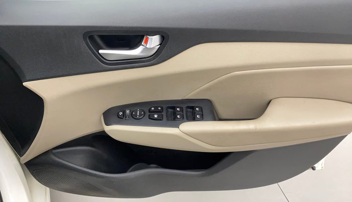 2017 Hyundai Verna 1.6 CRDI SX (O), Diesel, Manual, 89,336 km, Driver Side Door Panels Control