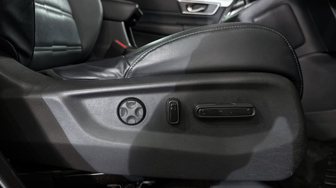 2017 Honda CR-V Vti-lx (AWD), Automatic, 89345 km, Drivers Side Adjustment Panel
