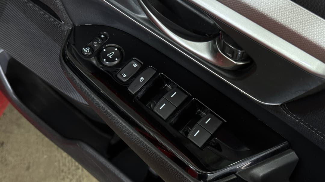 2017 Honda CR-V Vti-lx (AWD), Automatic, 89345 km, Drivers Side Door Panel Controls