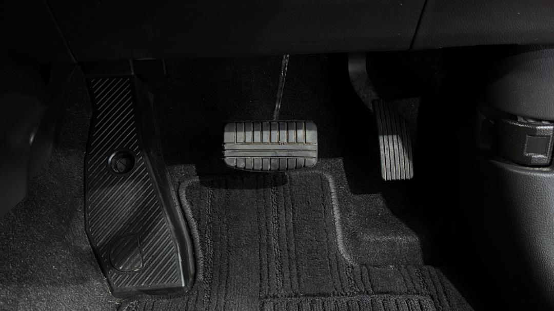 2018 Mitsubishi Eclipse Cross Ls (2WD), Automatic, 131682 km, Pedals and Footmat