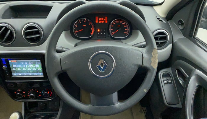 2015 Renault Duster 85 PS RXE, Diesel, Manual, 545 km, Steering Wheel Close Up